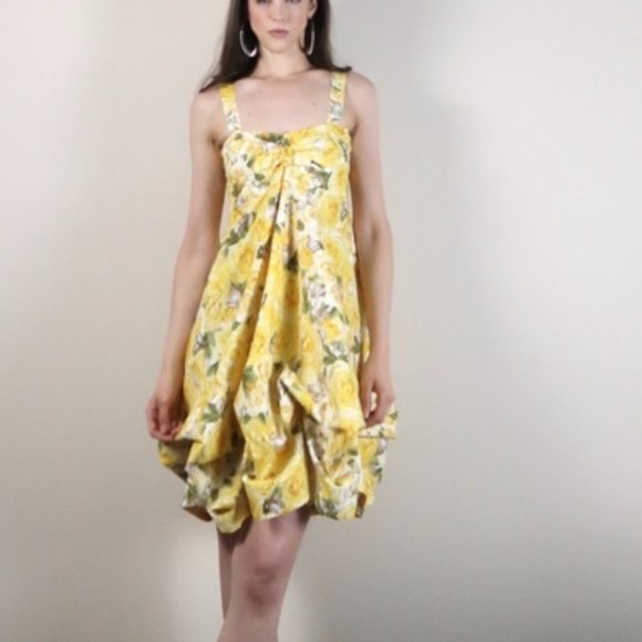 Dresses & Skirts - Vintage bubble hem summer dress with rose print